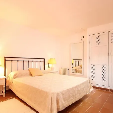 Villa Traditional Near The Town Of Pollensa By Renthousing