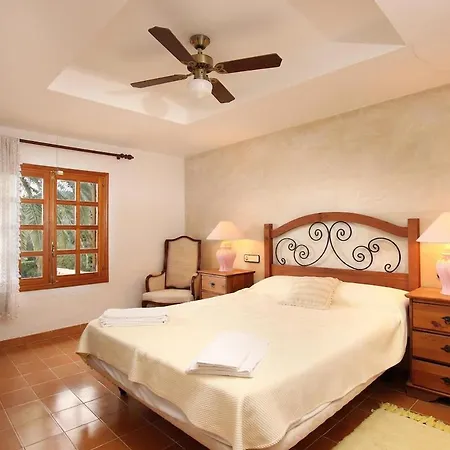 Traditional Near The Town Of Pollensa By Renthousing *