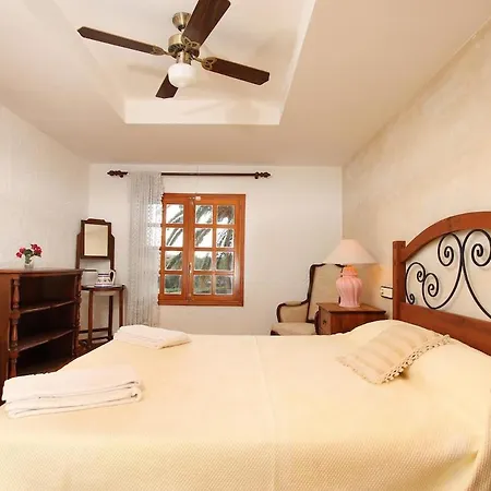 Traditional Near The Town Of Pollensa By Renthousing Ballerics